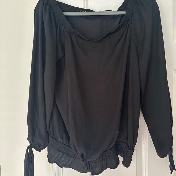 Mixology DECKER Off The Shoulder Peplum Blouse - Picture 2 of 2